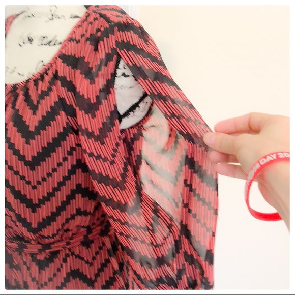 ❤️Lovely Chevron Pattern Dress, Cool Sleeves, Belt - Picture 4 of 8